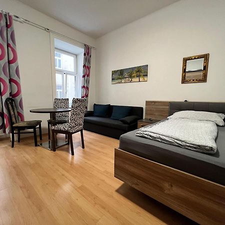Charming 1Br Apartment Perfect For Long Stays Вена Экстерьер фото