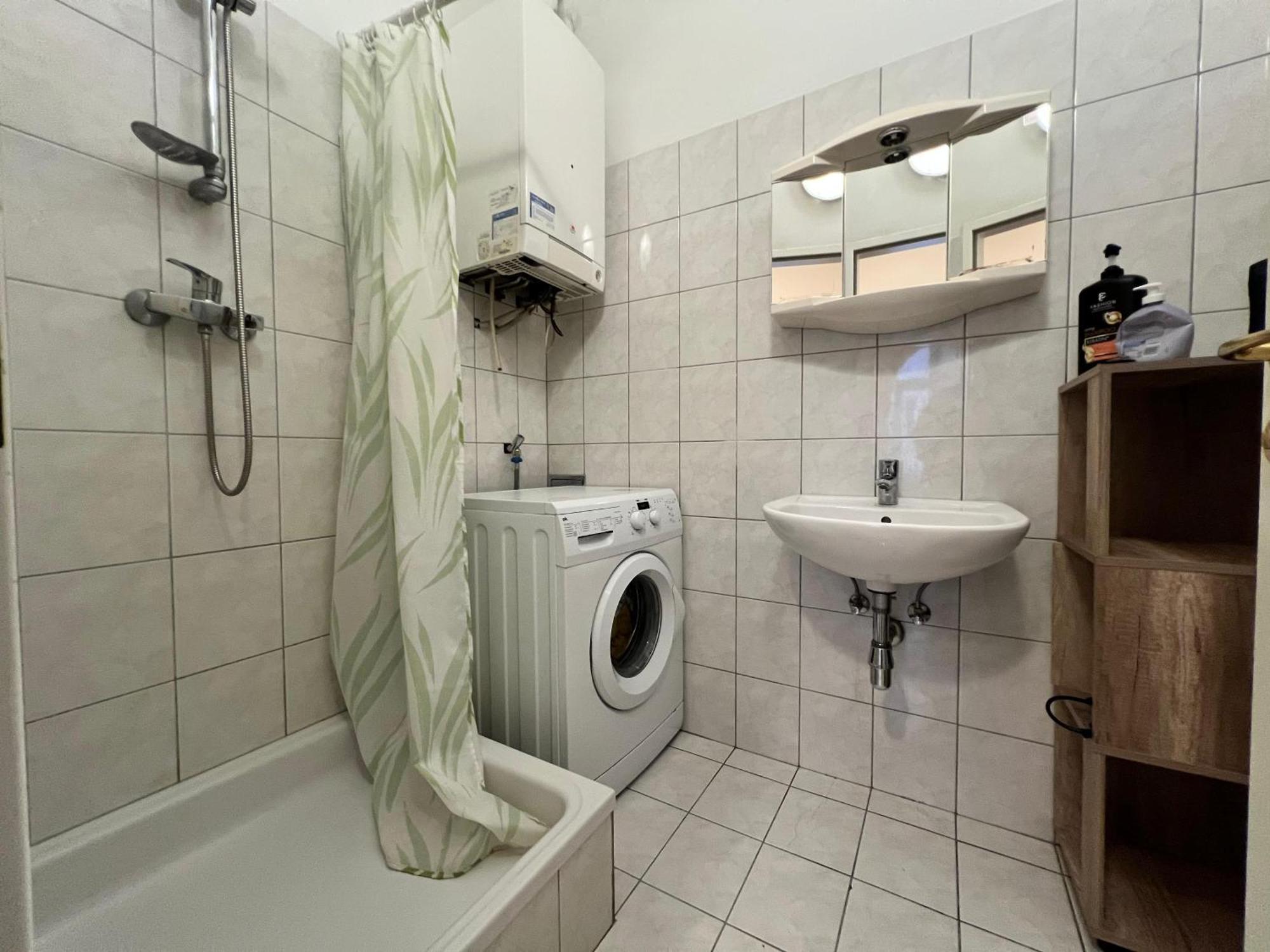 Charming 1Br Apartment Perfect For Long Stays Вена Экстерьер фото